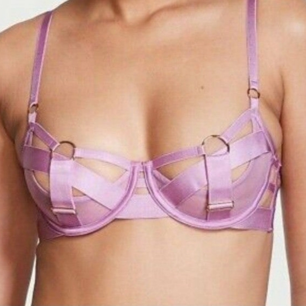 VICTORIAS SECRET LUXE VERY SEXY UNLINED DEMI STRAPPY BRA